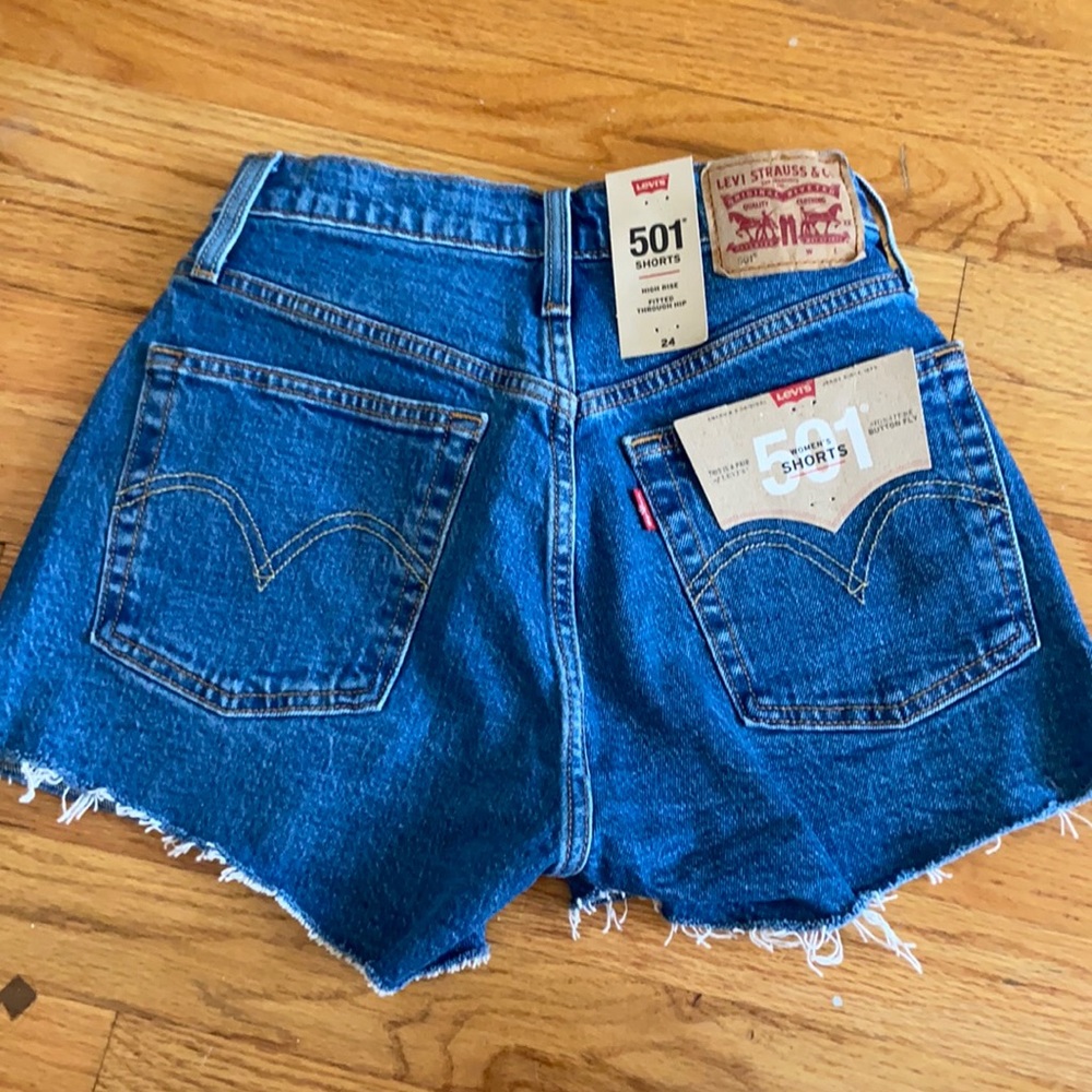 NEW WITH TAGS LEVIS JEAN SHORTS